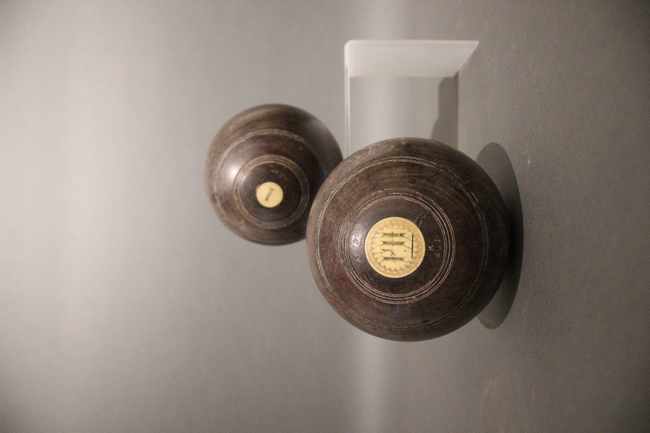DEUX BOULES DE BOULINGRIN en bois rainuré....