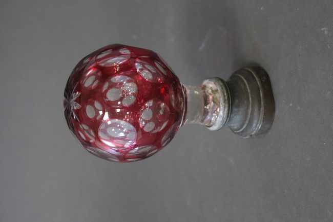 BOULE DE RAMPE D'ESCALIER en cristal taillé,...