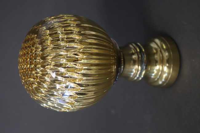 BOULE DE RAMPE D'ESCALIER en cristal et décor...