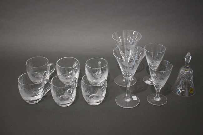 ENSEMBLE EN CRISTAL comprenant six tasses...