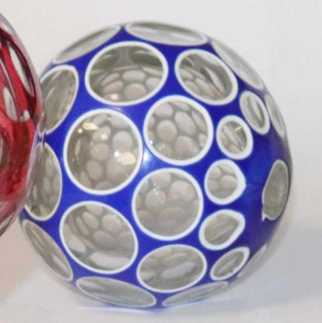 BOULE DE RAMPE D'ESCALIER en cristal taillé,...