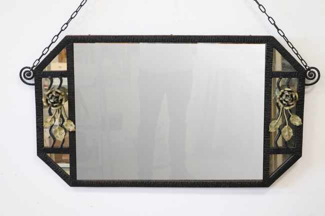 MIROIR à pans coupés en fer forgé, à décor...