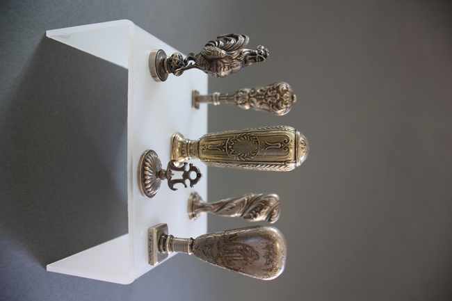 SIX CACHETS en argent et bronze argenté,...