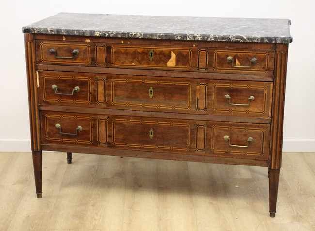 COMMODE rectangulaire en placage d'acajou,...
