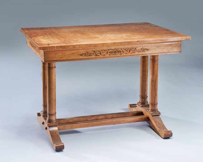 TABLE DE MILIEU rectangulaire en noyer, la...