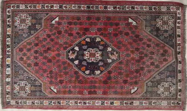 TAPIS en laine polychrome à décor de fleurettes...