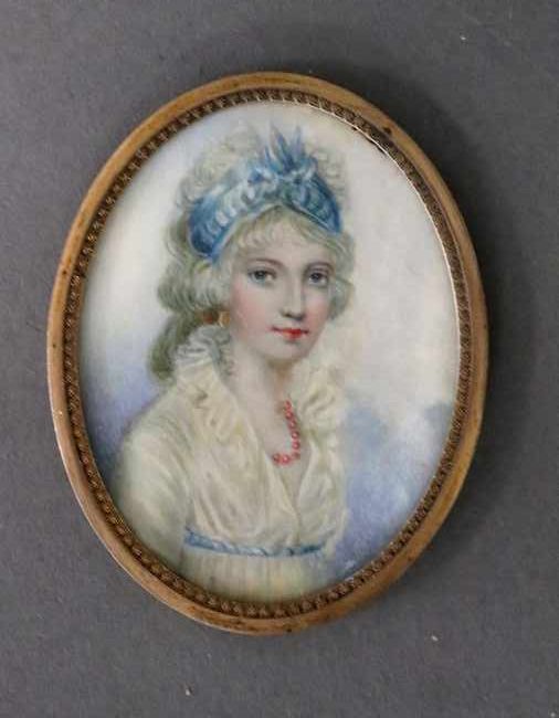 MINIATURE ovale représentant une jeune femme...
