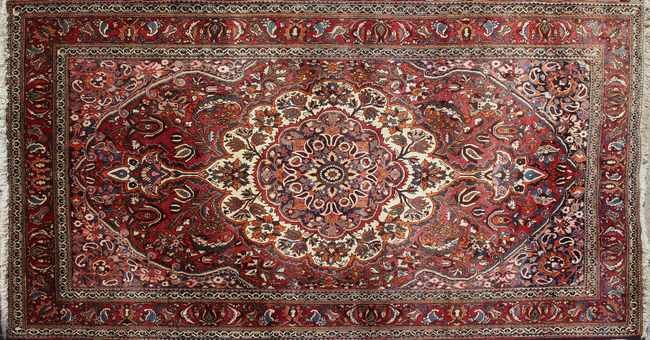 TAPIS en laine polychrome à décor de fleurs...