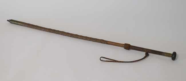 ANCIEN MAKILA à fût en néflier scarifié,...