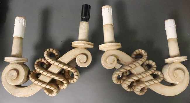 PAIRE D'APPLIQUES en plâtre à deux lumières...