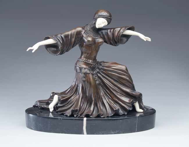Dans le goût de Demetre CHIPARUS (1886-1...