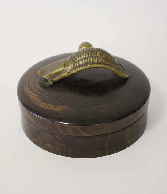 BONBONNIÈRE circulaire en bois teinté, à...