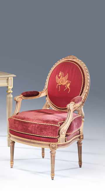 LARGE FAUTEUIL à dossier plat médaillon en...