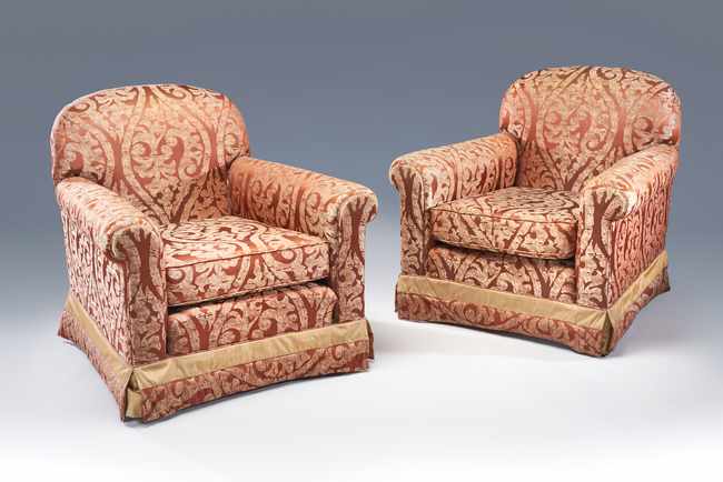 PAIRE DE LARGES FAUTEUILS confortables en...