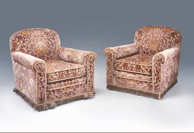 PAIRE DE LARGES FAUTEUILS confortables en...