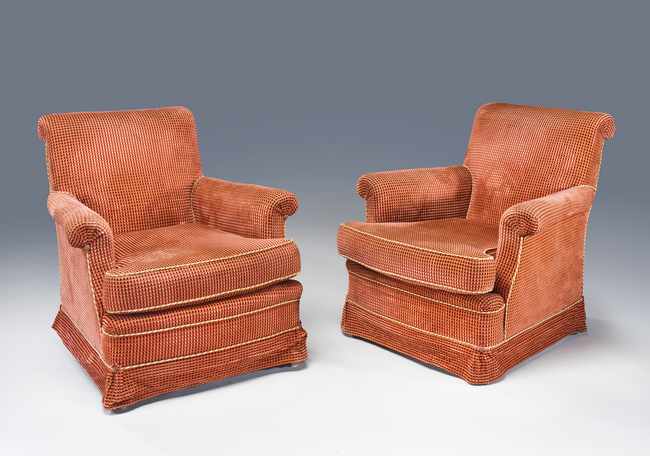 PAIRE DE LARGES FAUTEUILS confortables à...