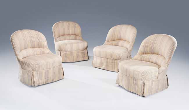 SUITE DE QUATRE FAUTEUILS CRAPAUDS en bois...