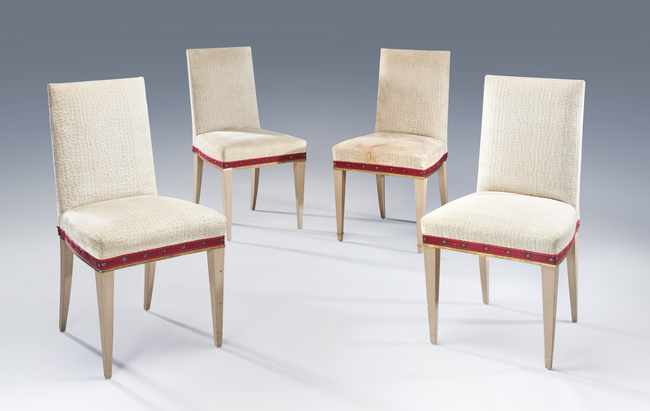 SUITE DE QUATRE CHAISES en bois en bois laqué...