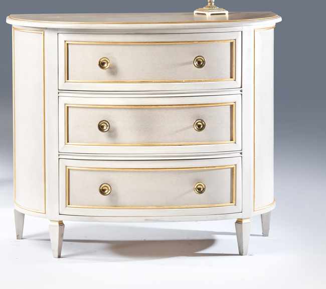 COMMODE demi-lune en bois mouluré laqué gris...