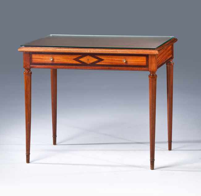 BUREAU DE DAME en bois teinté façon acajou...