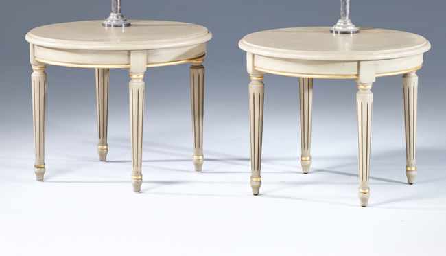 PAIRE DE TABLES BASSES circulaires, en bois...