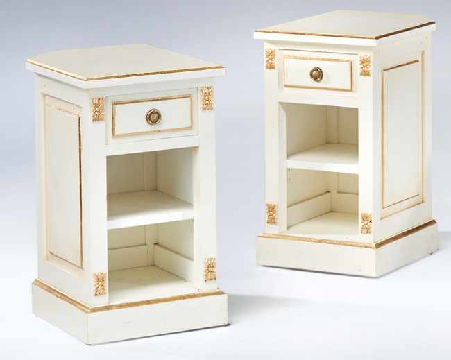 PAIRE DE TABLES DE CHEVETS d'encoignure en...