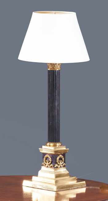 LAMPE en forme de colonne corinthienne, en...