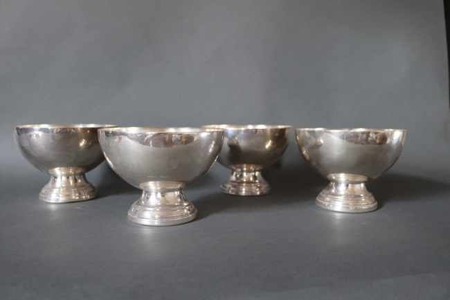 QUATRE GRANDES COUPES RAFRAICHISSOIRS A CAVIAR...