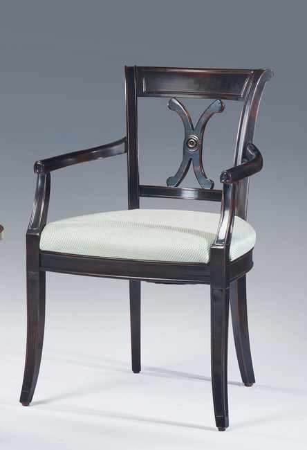FAUTEUIL en bois noirci à dossier ajouré...
