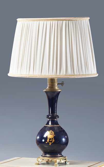LAMPE à huile en porcelaine émaillée bleu...