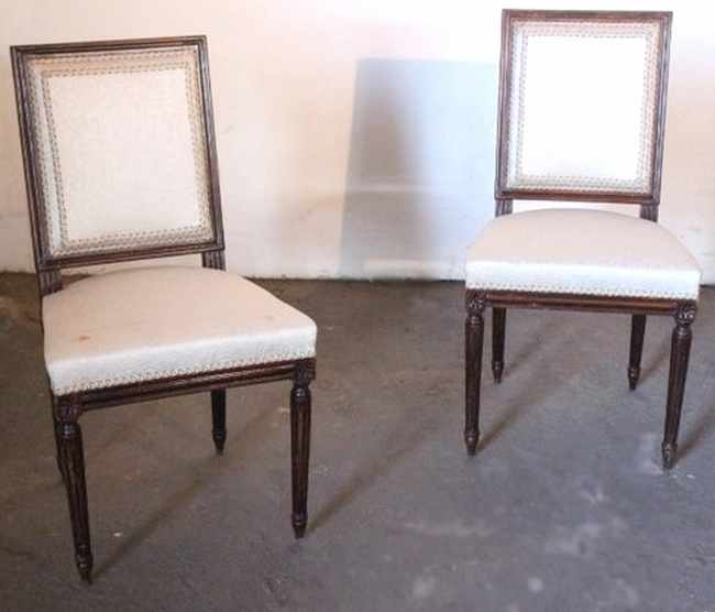 PAIRE DE CHAISES à dossier rectangulaire...