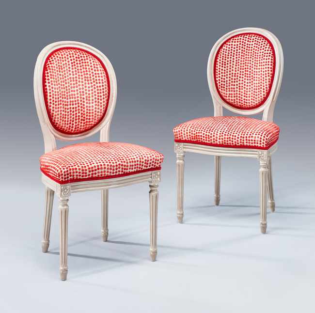 PAIRE DE CHAISES à dossier médaillon cabriolet,...