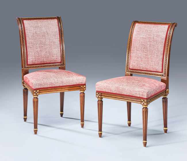 PAIRE DE CHAISES à dossier renversé en bois...