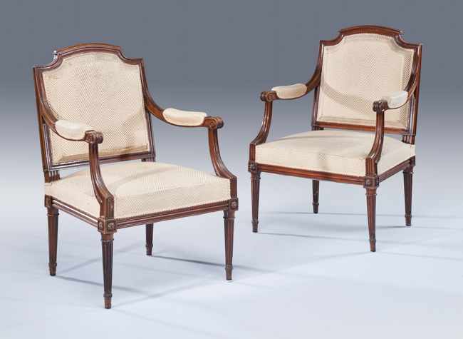 PAIRE DE FAUTEUILS à la reine à dossier en...