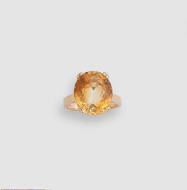 BAGUE en or (750) sertie d'une citrine taille...