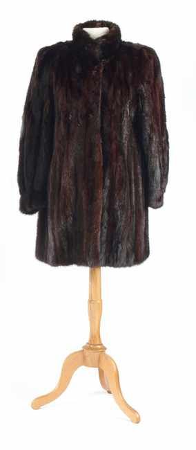 VESTE en vison brun, doublure en tissu noir,...