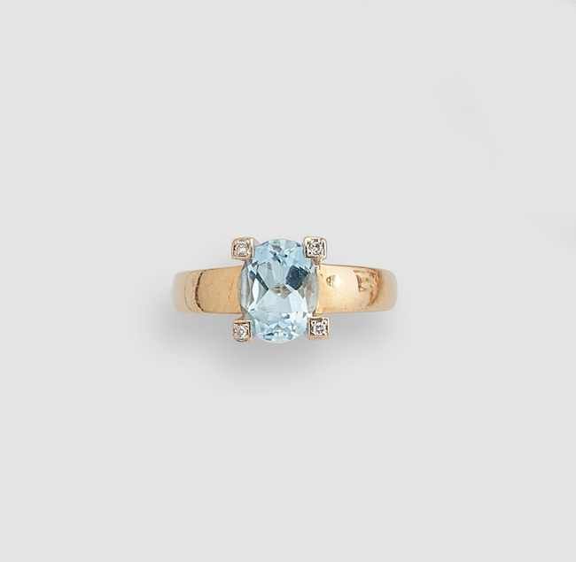 BAGUE en or (750) sertie d'une topaze pour...