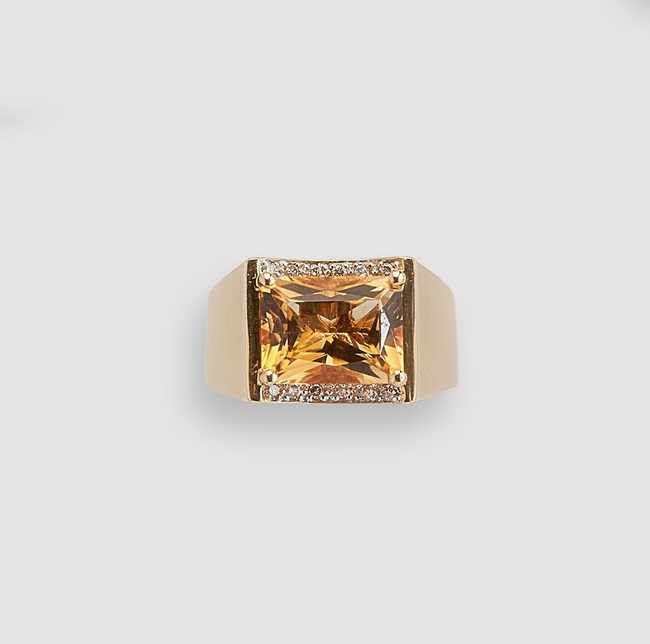 BAGUE type chevalière en or (750), ornée...