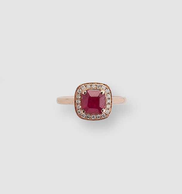 BAGUE en or rose (750) ornée d'un rubis taille...