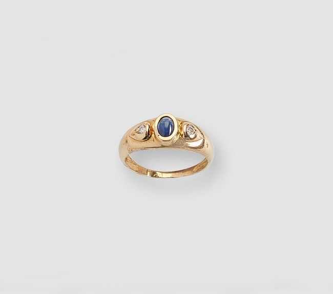 BAGUE jonc en or (750) sertie d'un saphir...