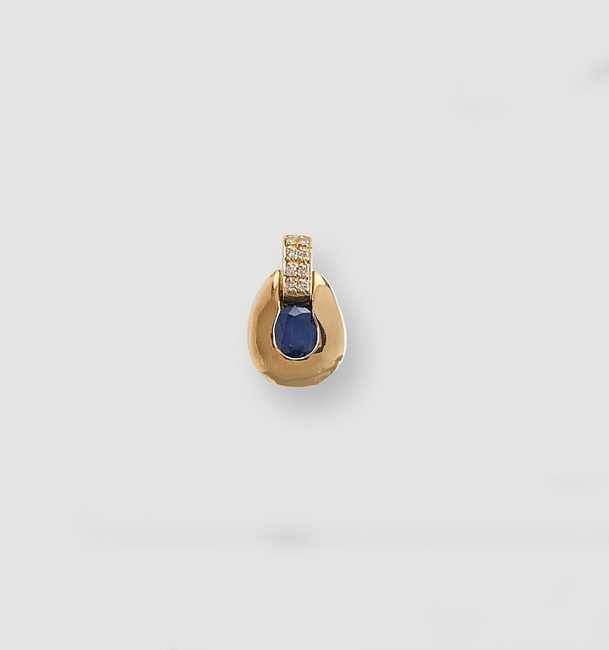 PENDENTIF en or (750) enserrant un saphir...