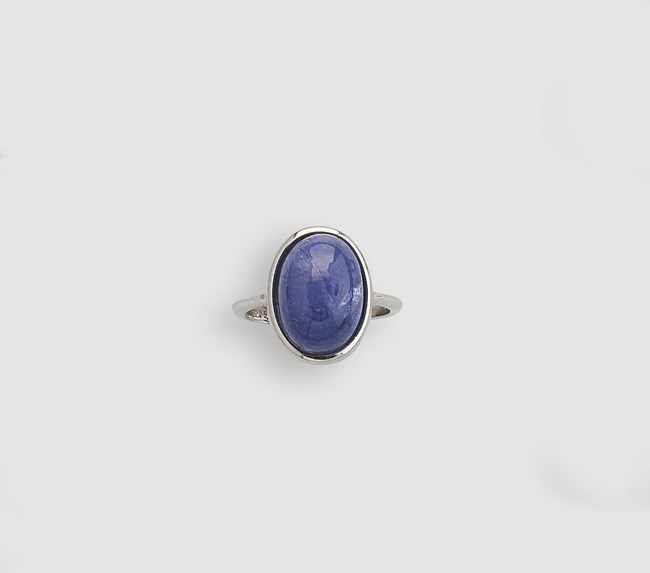 BAGUE en argent (925) avec tanzanite en cabochon...