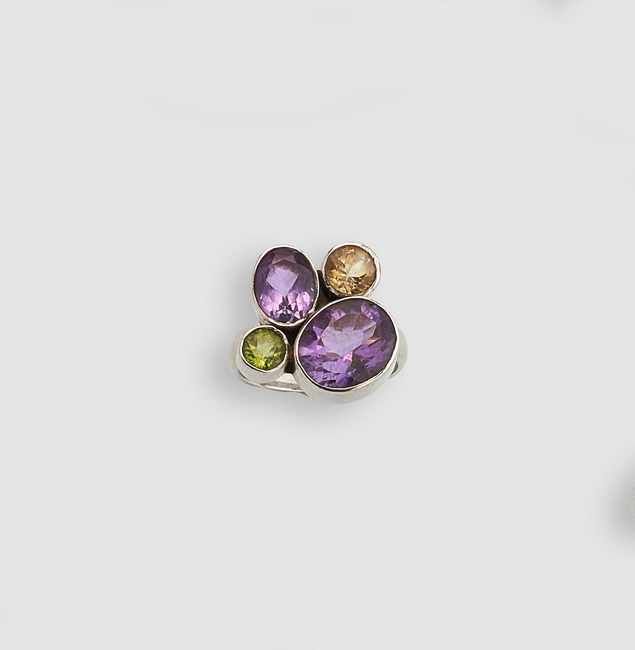 BAGUE en argent (925) avec deux amethystes...