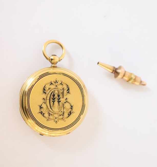 MONTRE DE COL en or jaune (750), remontage...