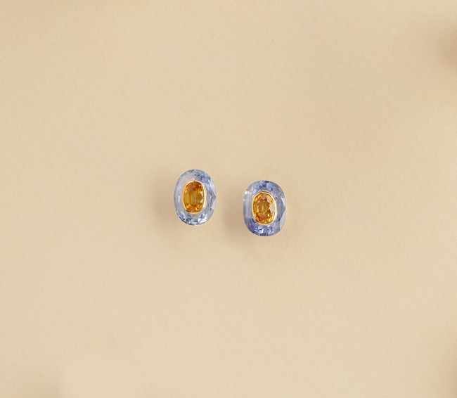 PAIRE DE SAPHIRS sur papier incrustés de...