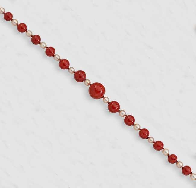 COLLIER à deux rangs de perles de culture...