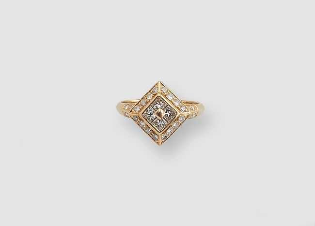 BAGUE en or jaune (750) sertie de diamants...