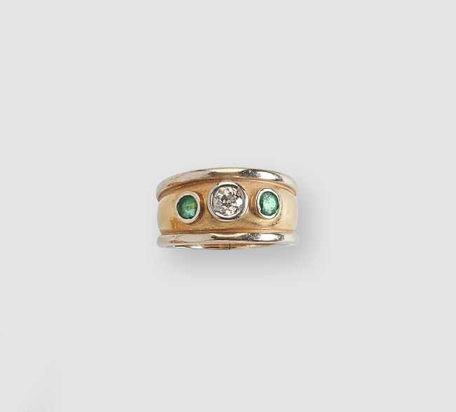 BAGUE jonc en or jaune et gris (750) ornée...