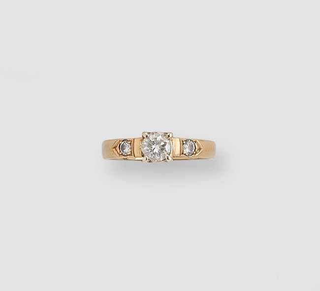 BAGUE en or (750) ornée d'un diamant taille...