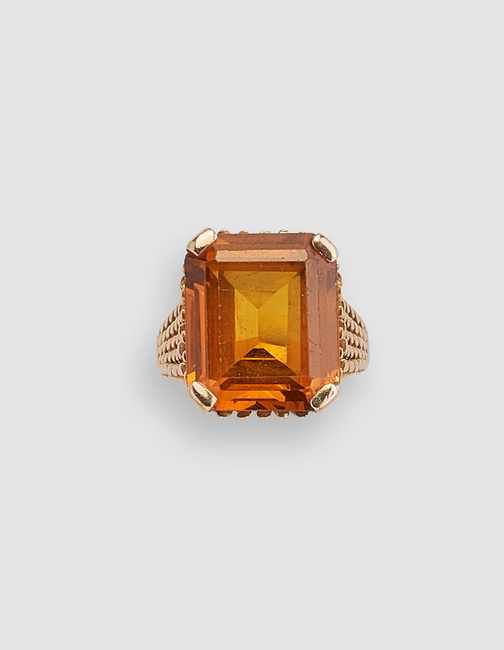 BAGUE en or (750) et saphir orange synthétique...